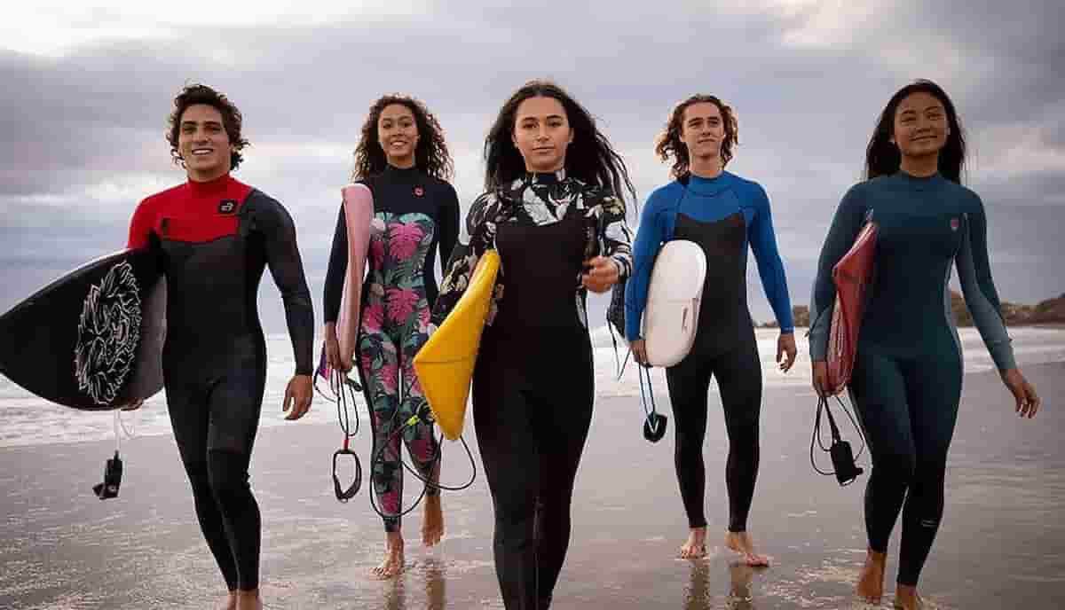 Surviving Summer cast and netflix synopsis