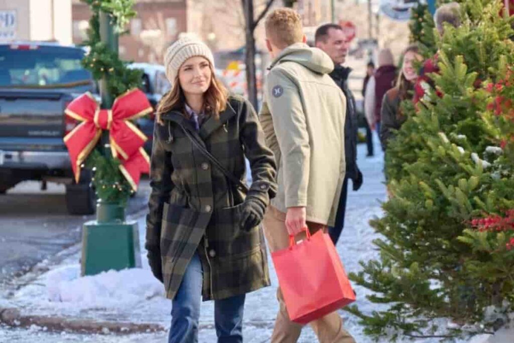 Rachel Leigh Cook on the winter decorated in Duluth